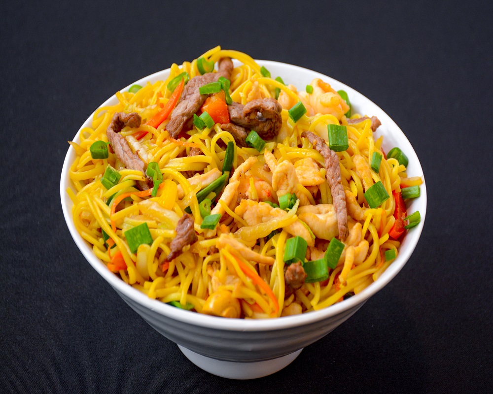Mix Chowmein (Prawns/ Chicken/ Beef)